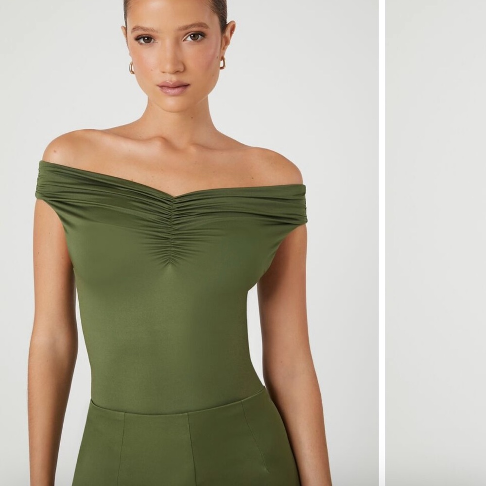 🫒 (NWOT) Silky Contour Off-The-Shoulder Bodysuit in Olive Green